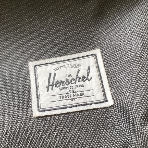 Herschel Backpack - Picture 2 of 3